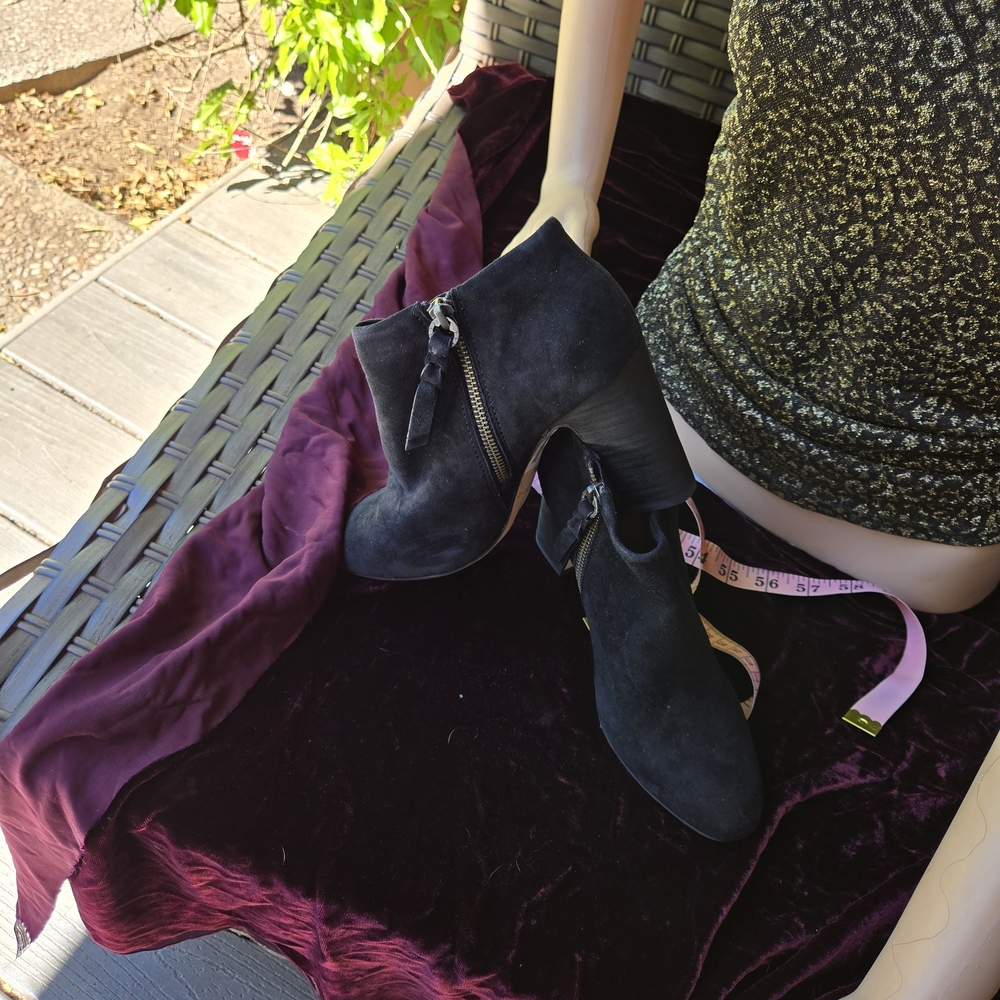 Splendid Black Suede Ankle Booties Block Heel Side Zip Size 7